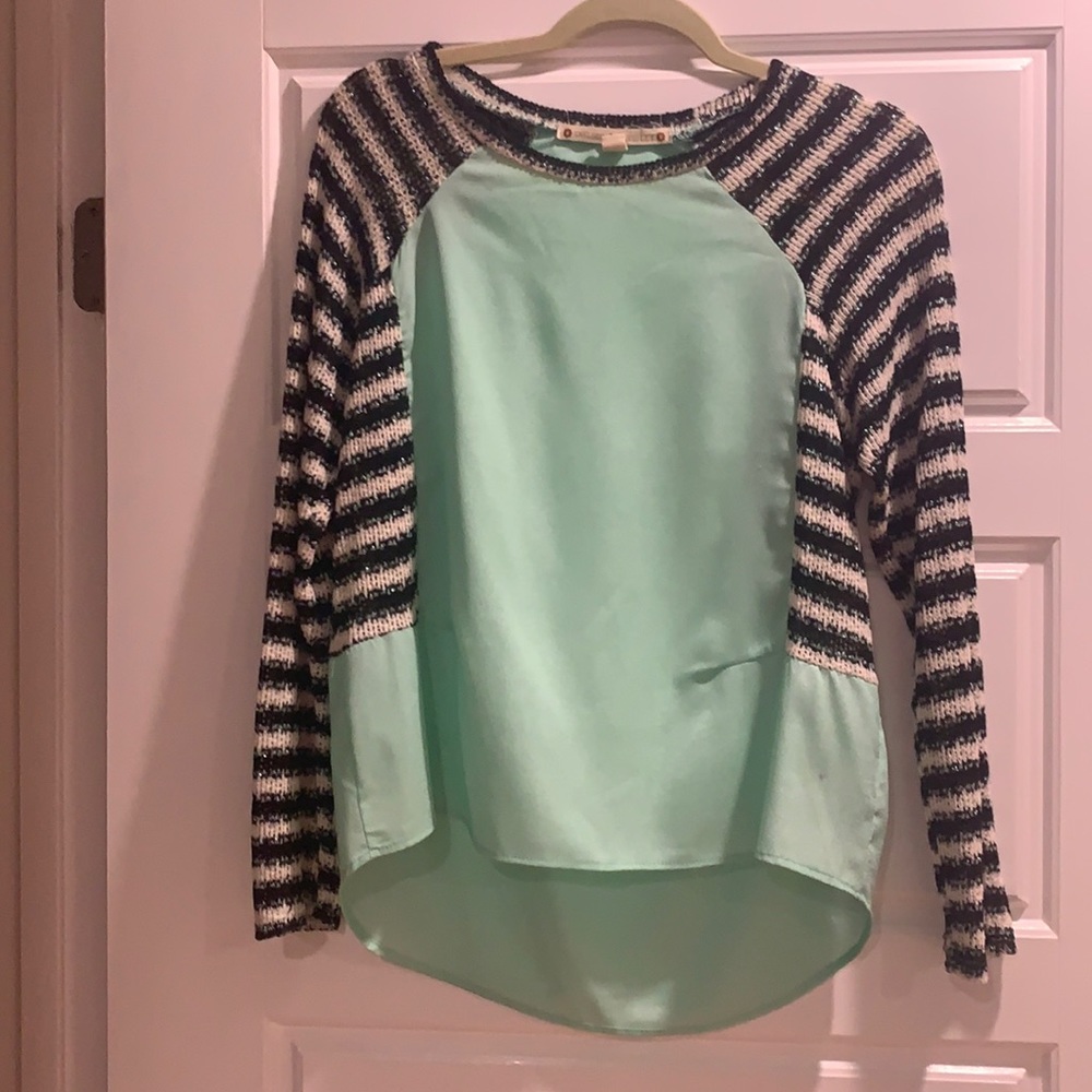 Chelsea & Violet Size Medium long sleeve shirt